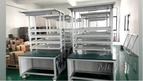 鋁型材機(jī)箱工作臺(tái) 鋁型材機(jī)箱工作臺(tái)