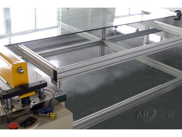 工業鋁型材工作臺如何選型？